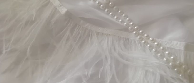 Необычное сочетание тканей для очень необычной невесты